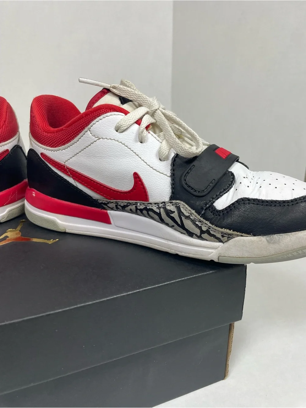 Jordan Air Jordan Legacy 312 Low (PS) Boys Sneakers White/Red/Black/Gray 2.5Y
